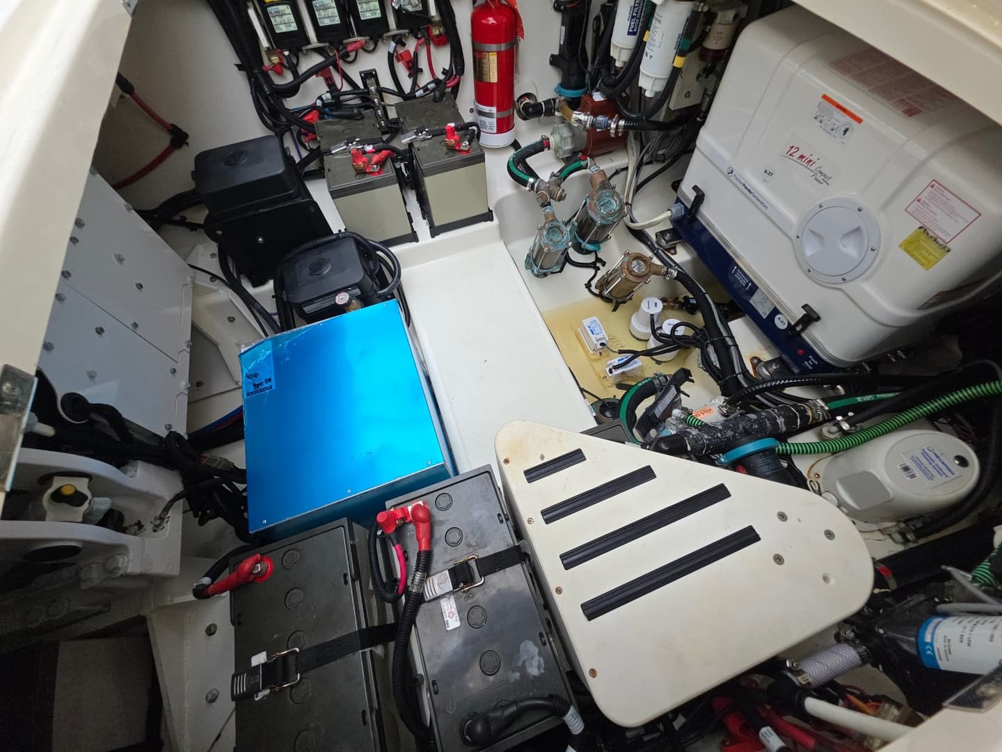 2021 Boston Whaler 420 Outrage BFT-Profile