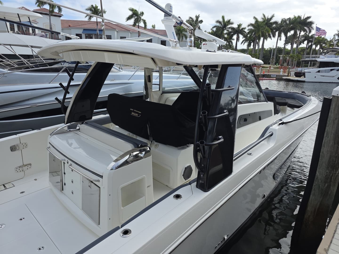 2021 Boston Whaler 420 Outrage BFT-Profile