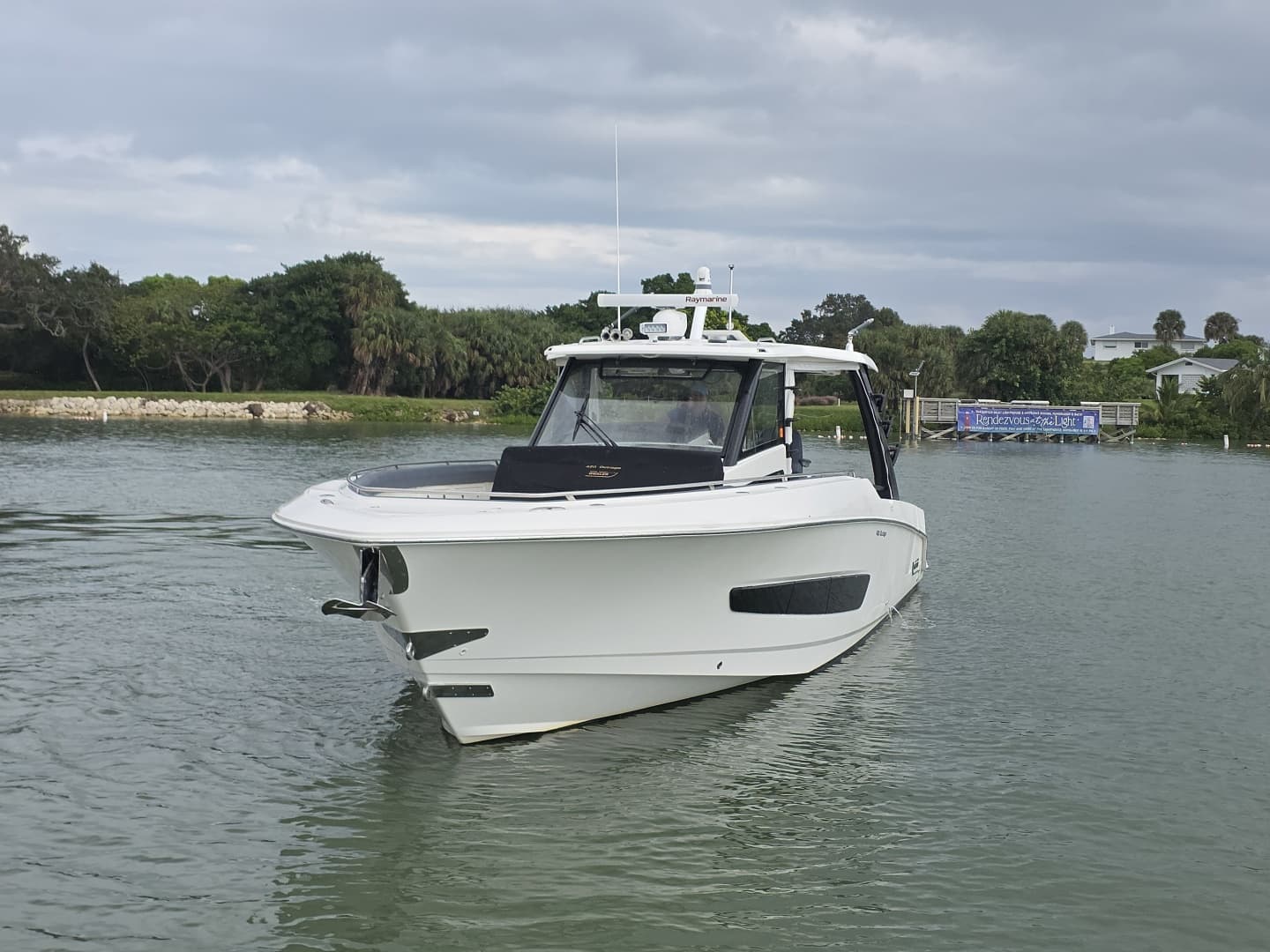 2021 Boston Whaler 420 Outrage BFT- Profile