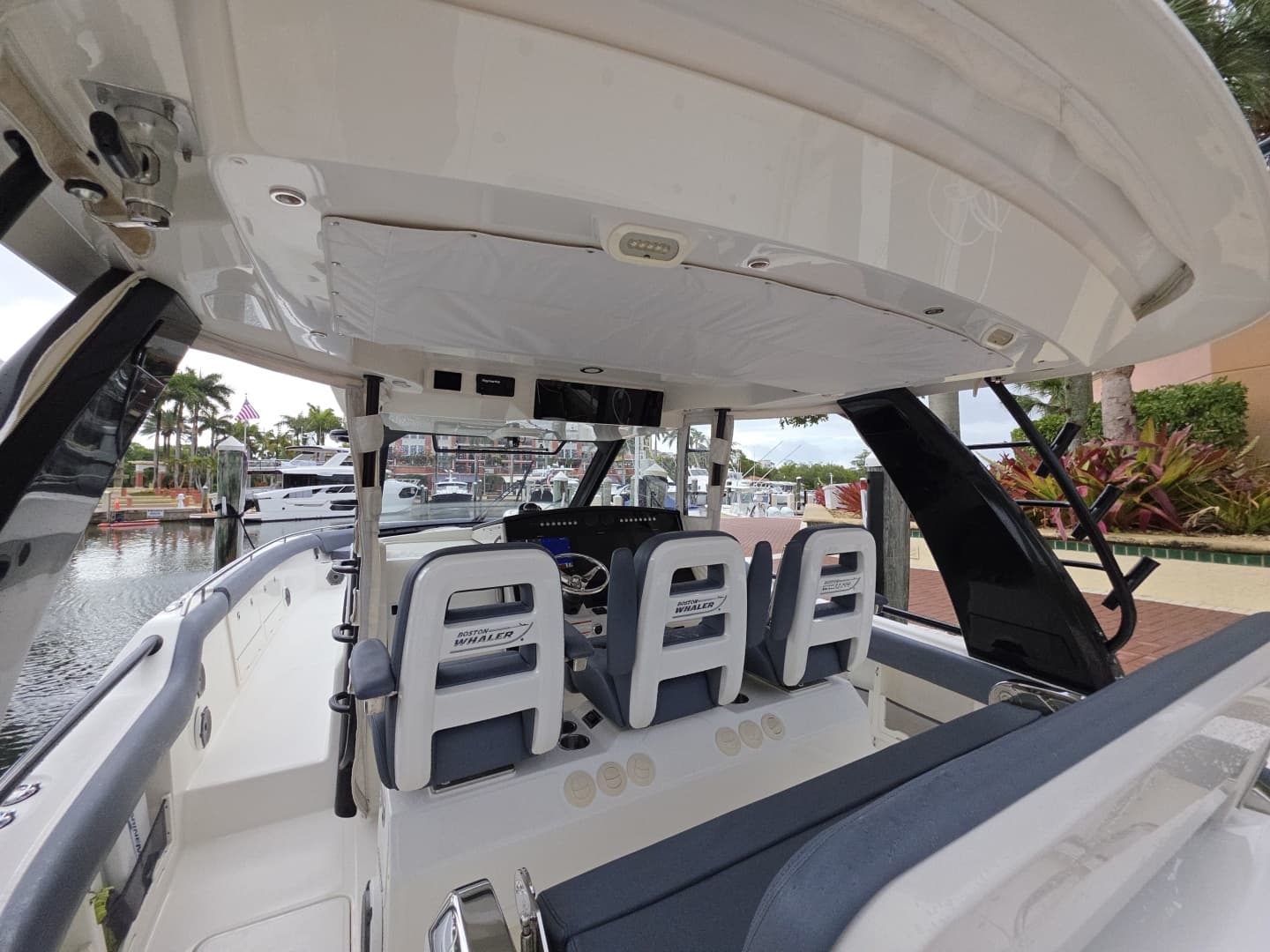 2021 Boston Whaler 420 Outrage BFT-Profile