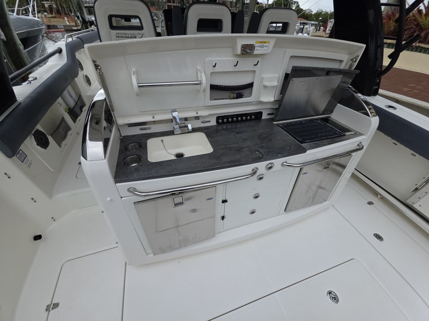 2021 Boston Whaler 420 Outrage BFT-Profile