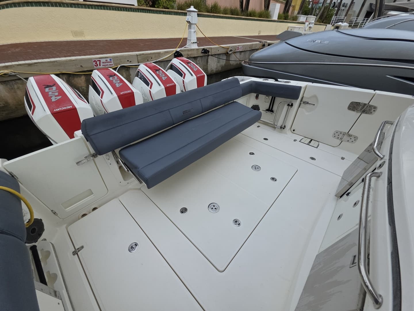 2021 Boston Whaler 420 Outrage BFT-Profile