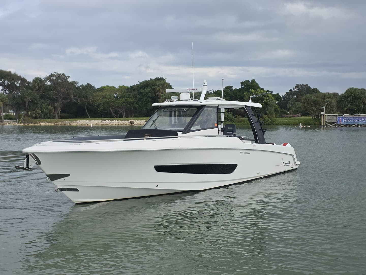 2021 Boston Whaler 420 Outrage BFT- Profile