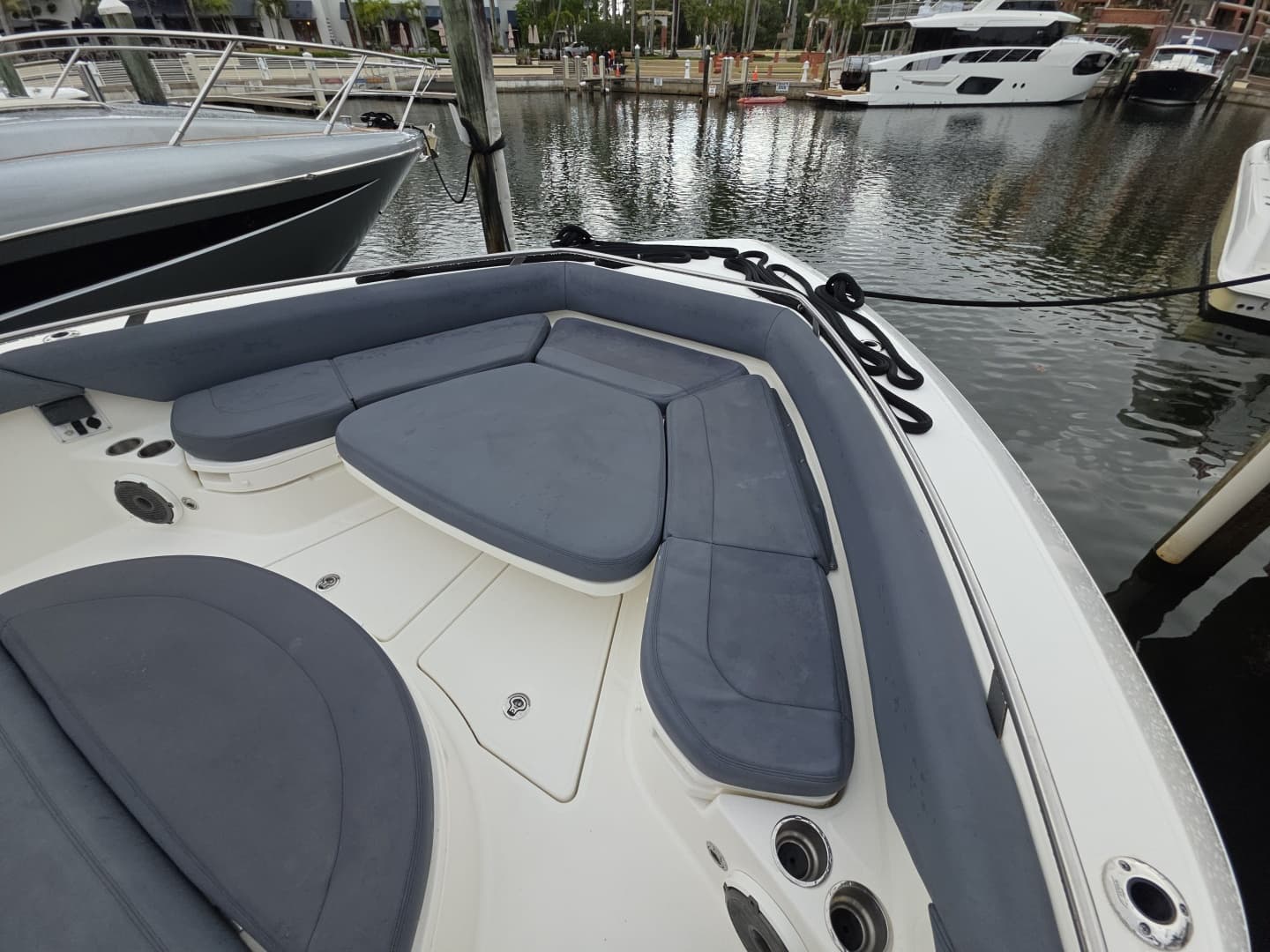 2021 Boston Whaler 420 Outrage BFT-Profile