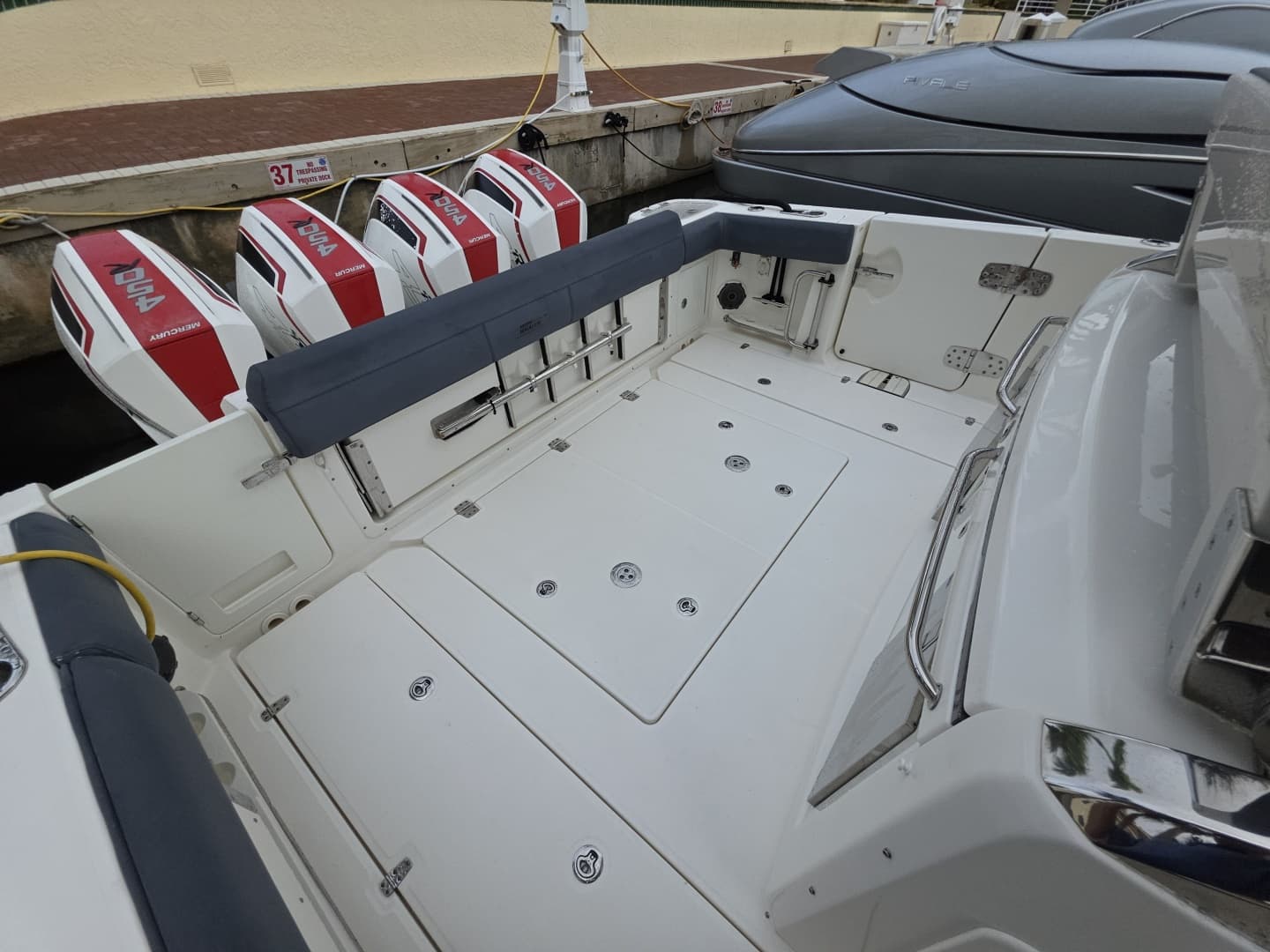 2021 Boston Whaler 420 Outrage BFT-Profile