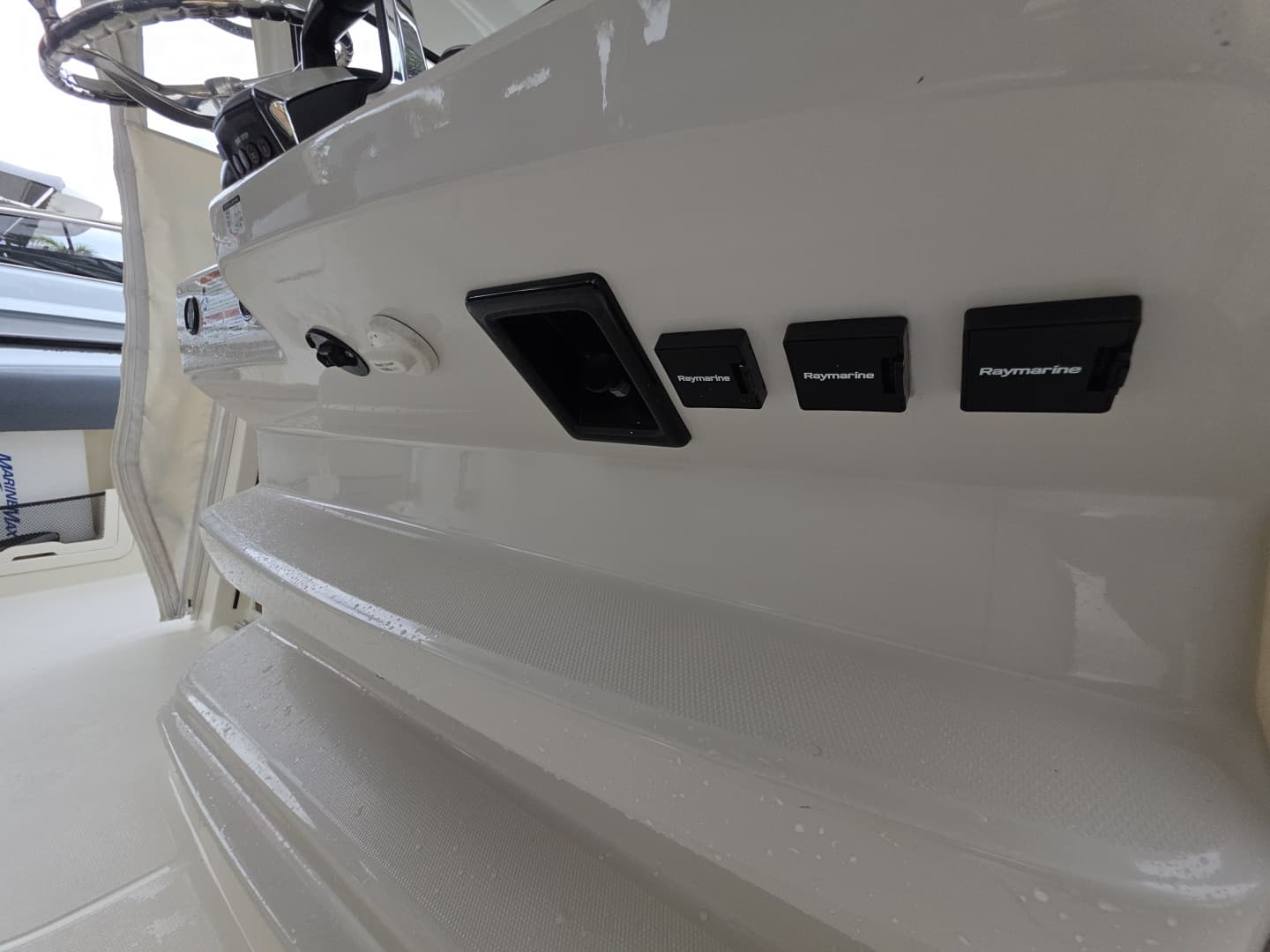 2021 Boston Whaler 420 Outrage BFT-Profile