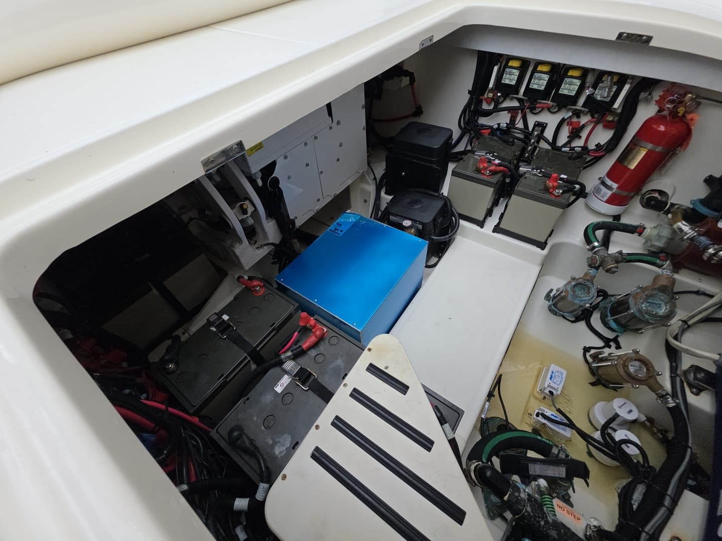 2021 Boston Whaler 420 Outrage BFT-Profile