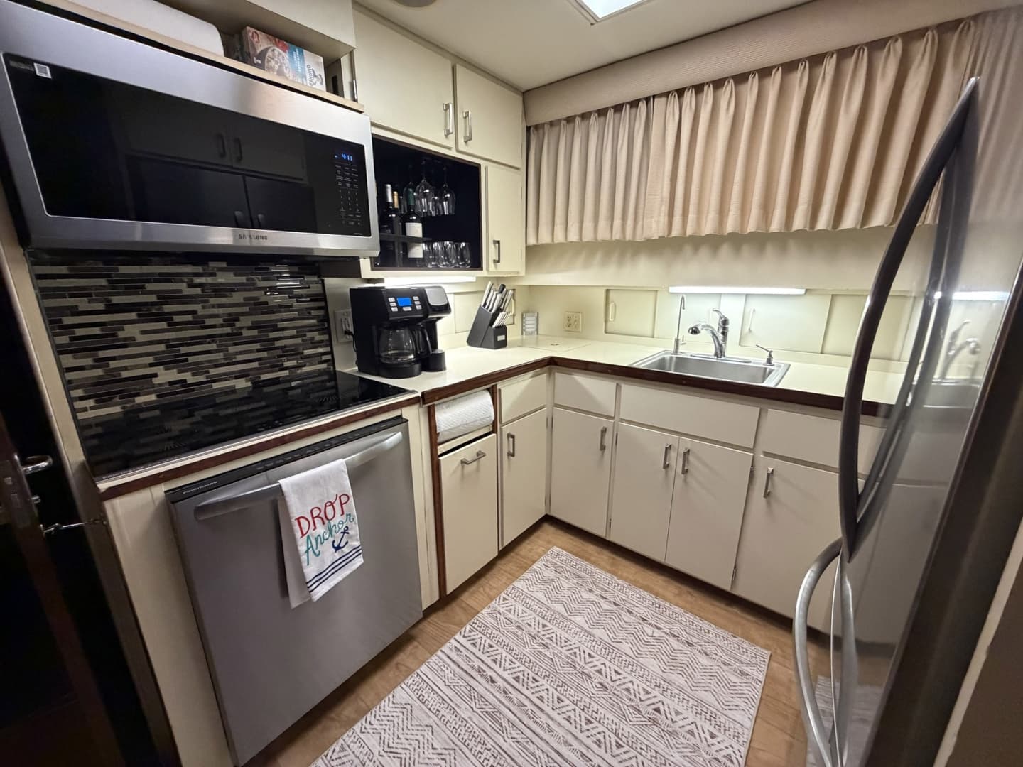 1987 Hatteras Motor Yacht