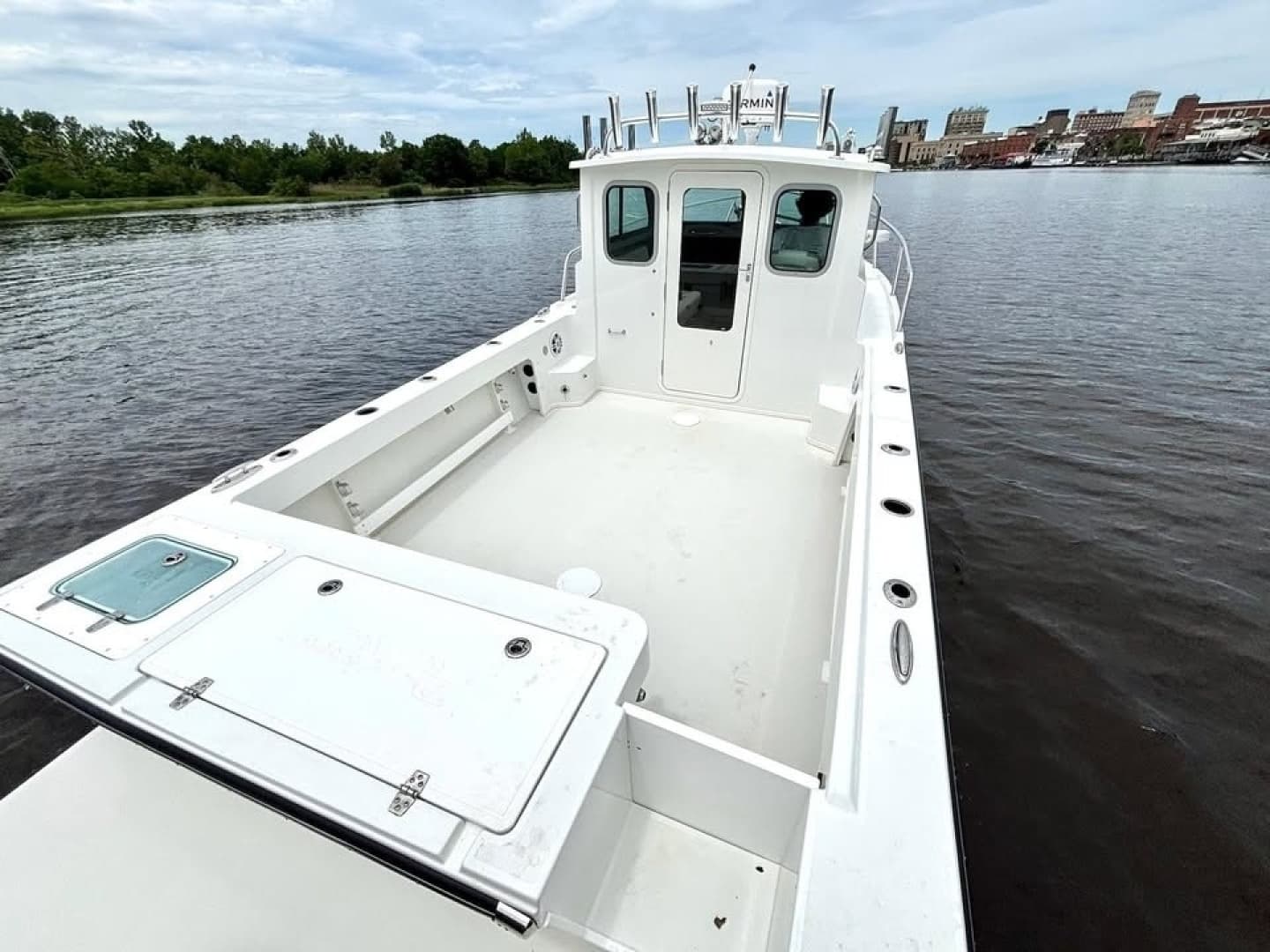 2022 Parker 2320 Sport Cabin