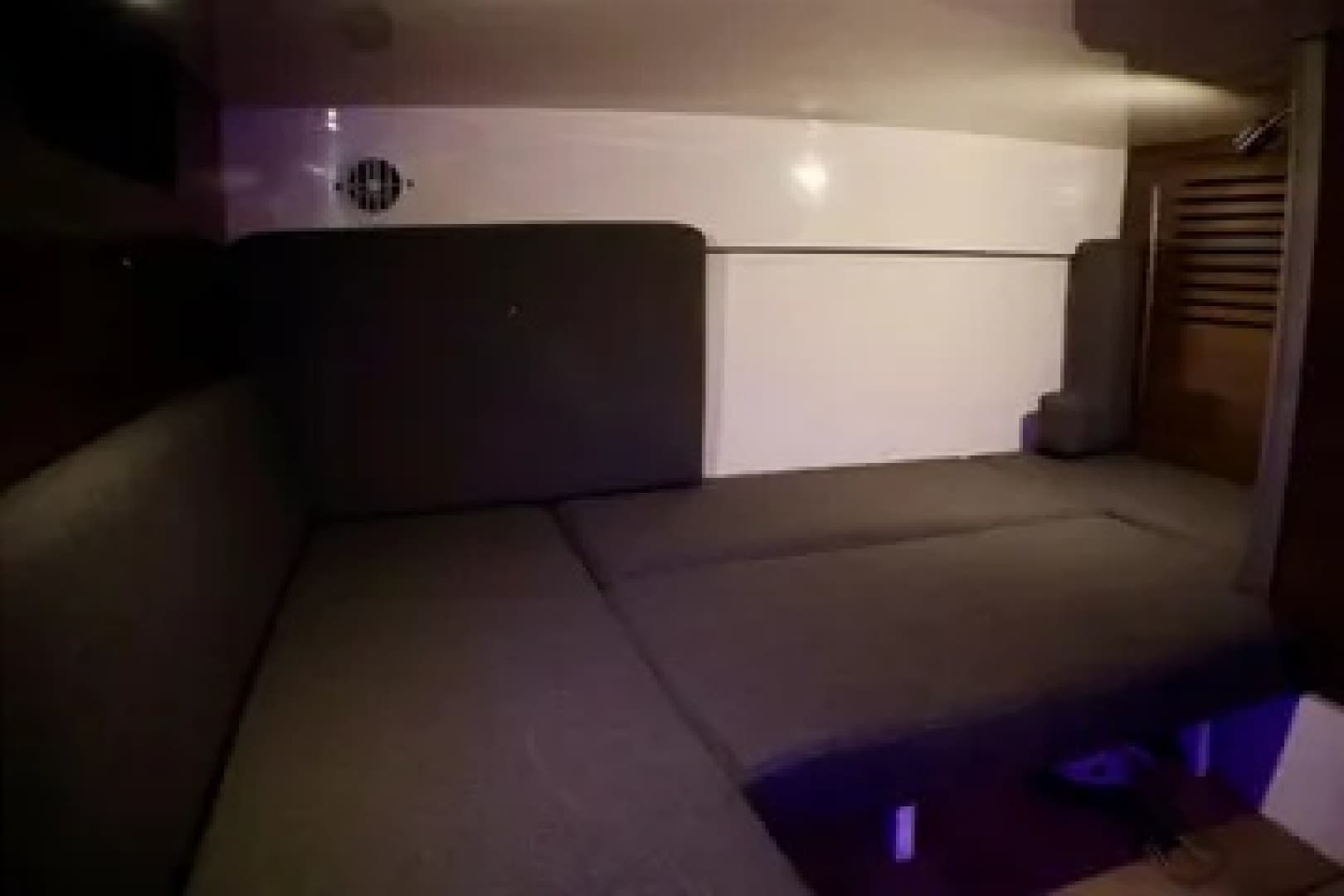 2020 Boston Whaler Conquest