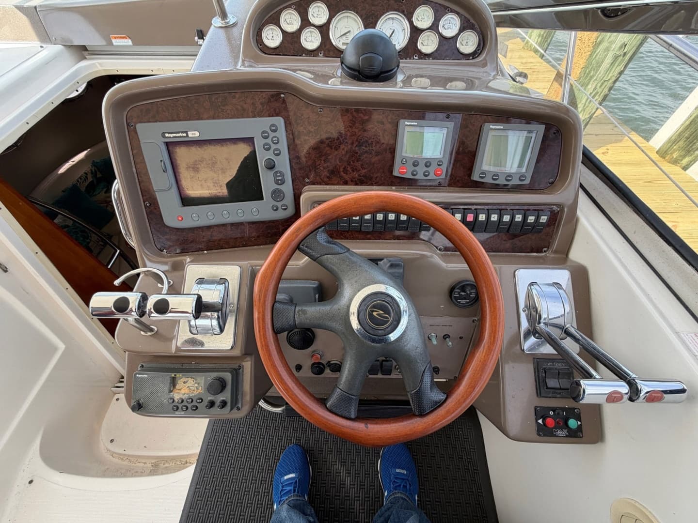 2005 Regal Commodore 4260