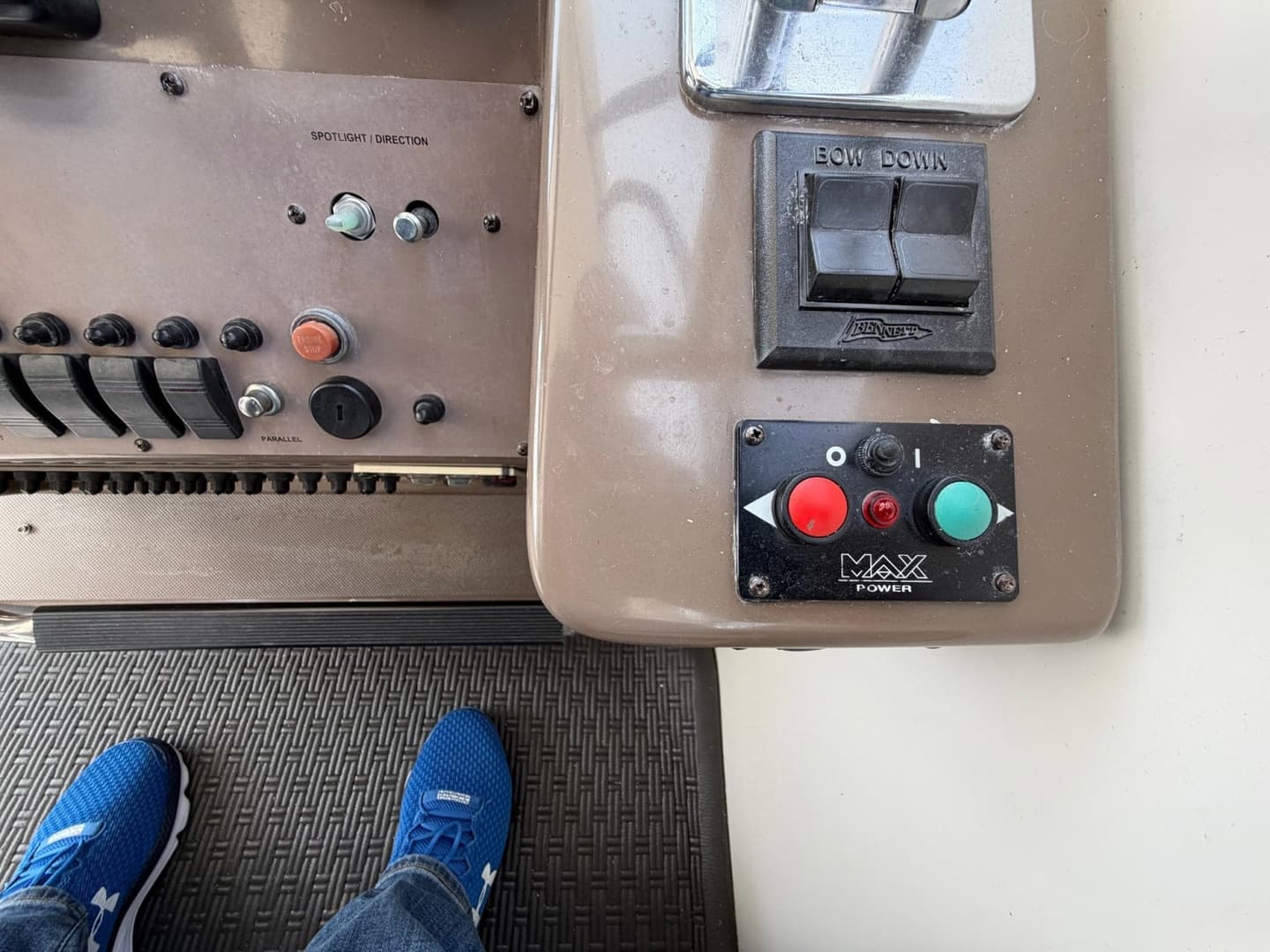 2005 Regal Commodore 4260