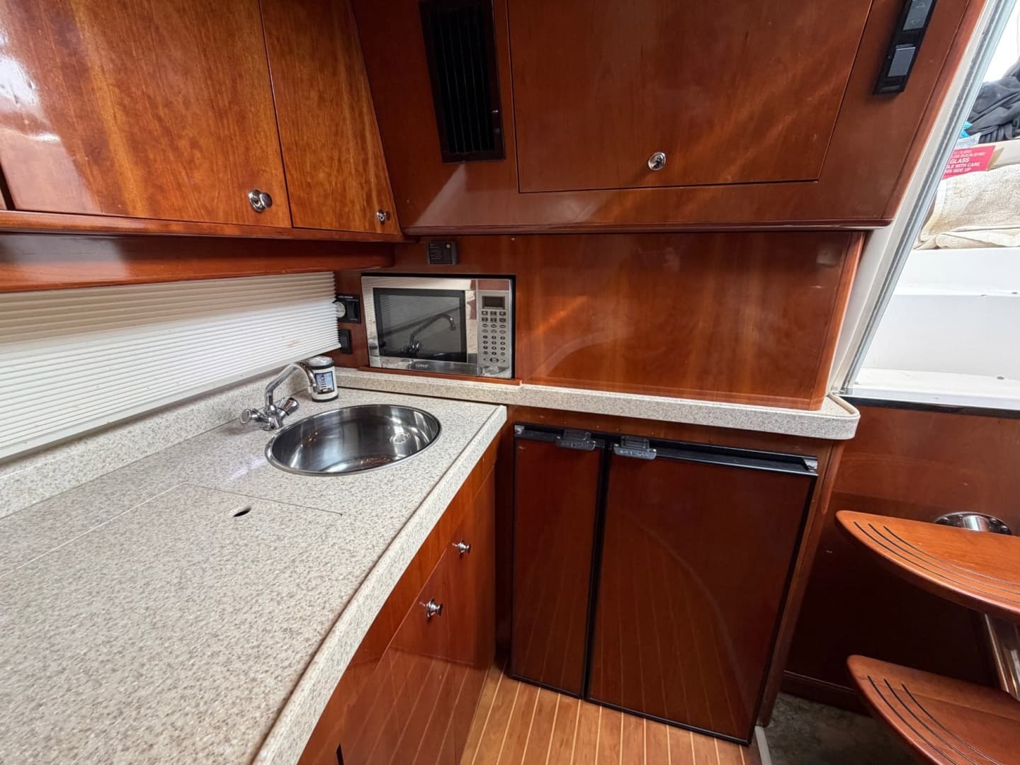 2005 Regal Commodore 4260