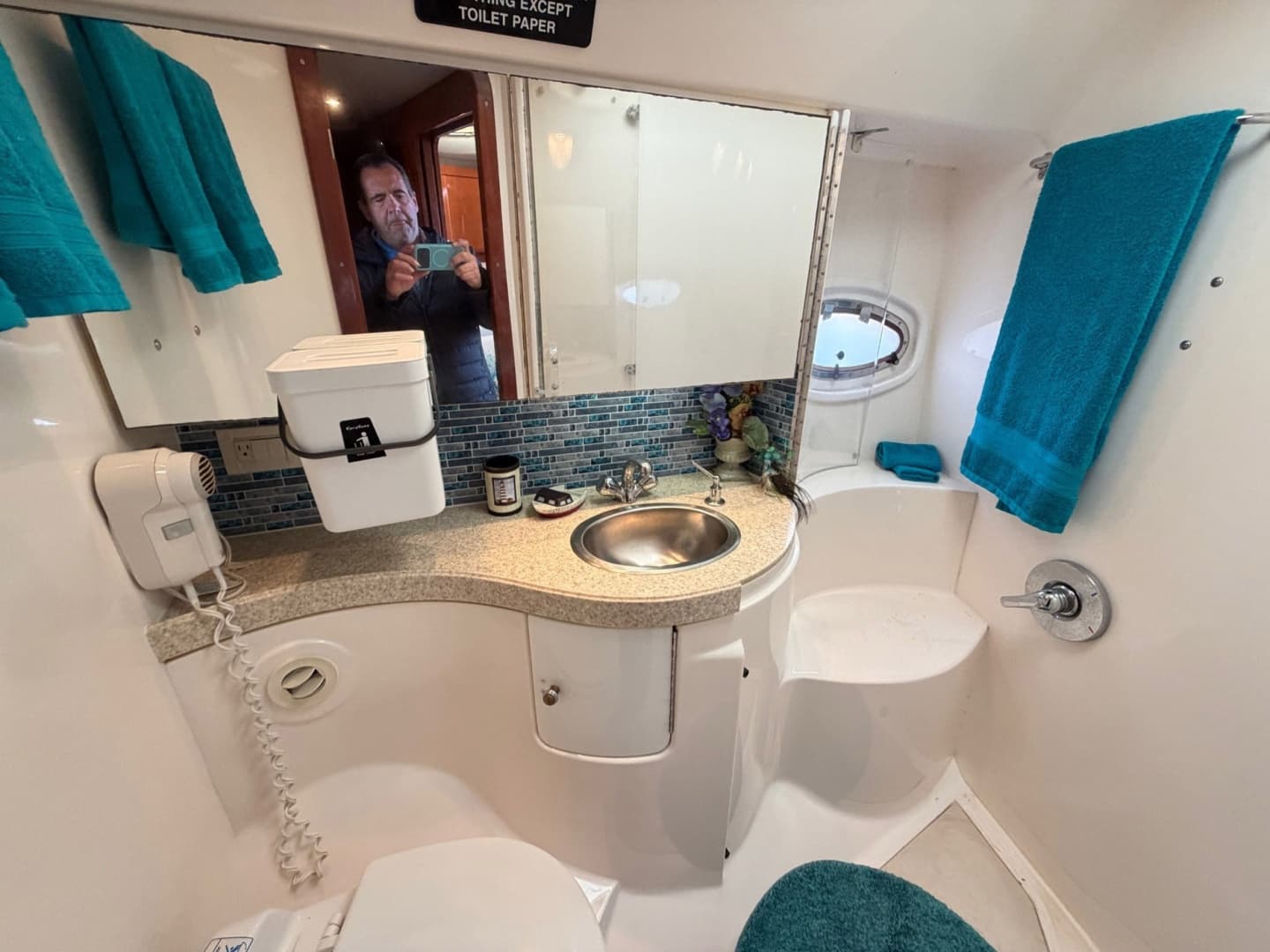 2005 Regal Commodore 4260