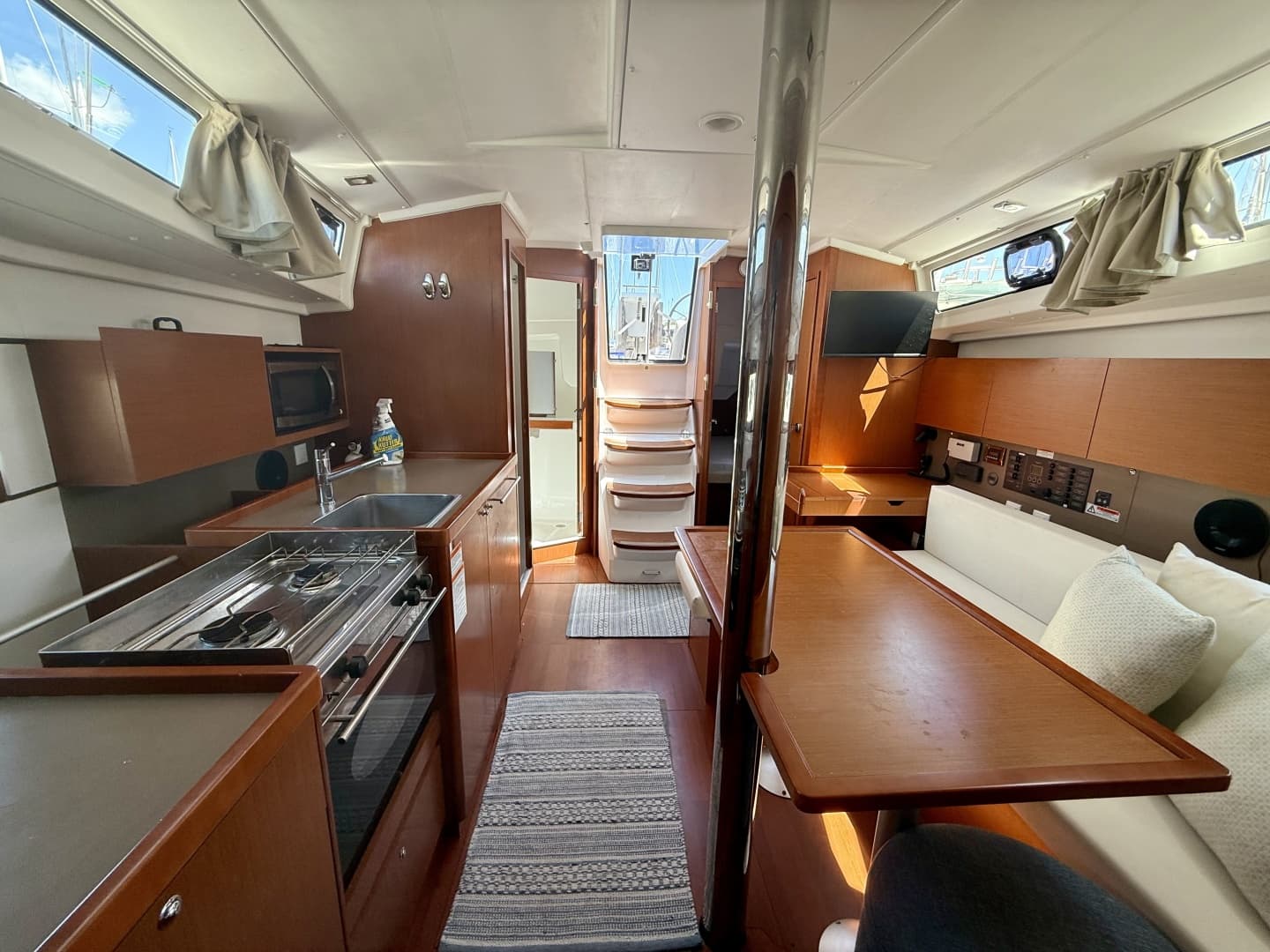 2016 Beneteau 38