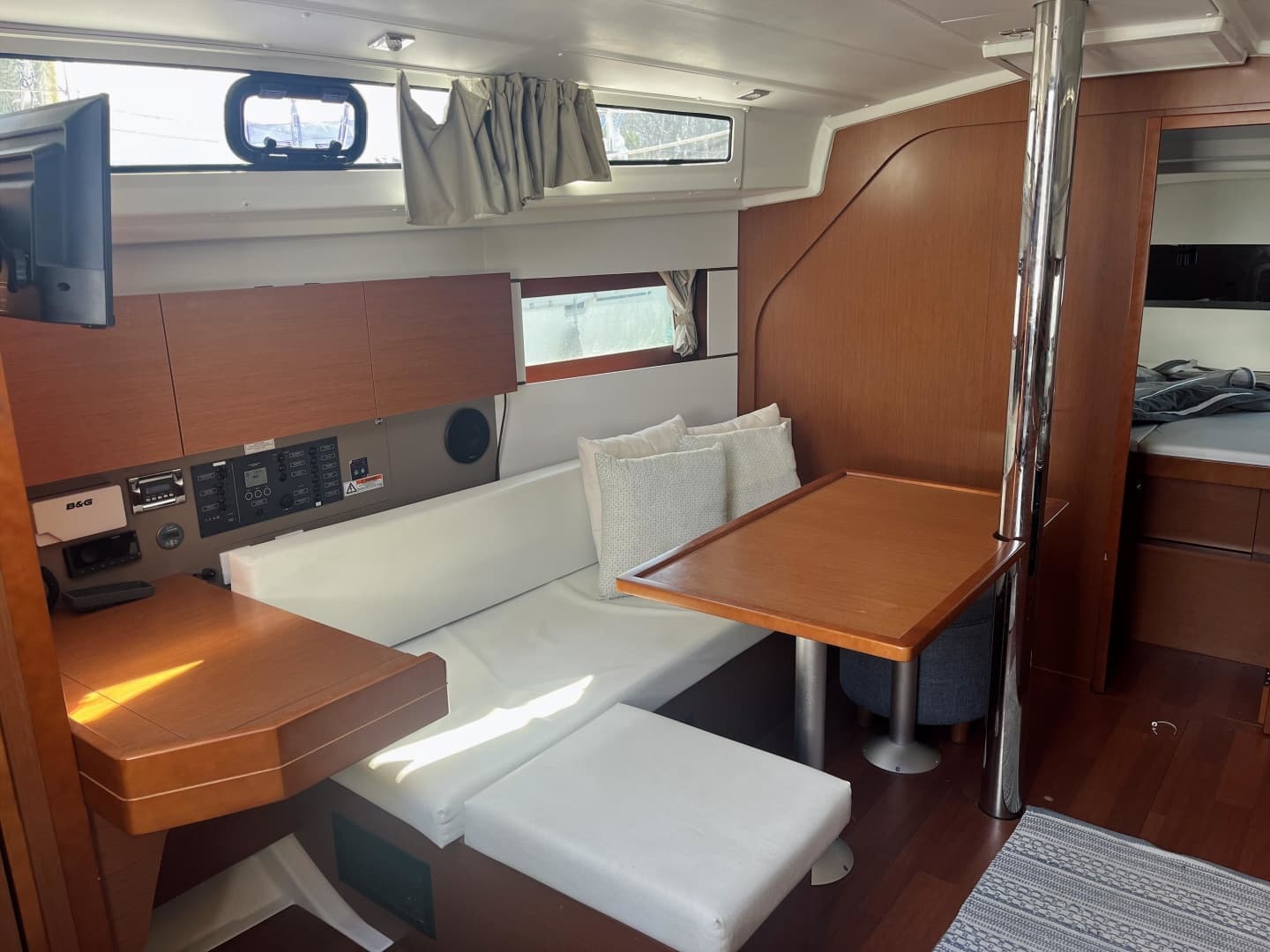 2016 Beneteau 38