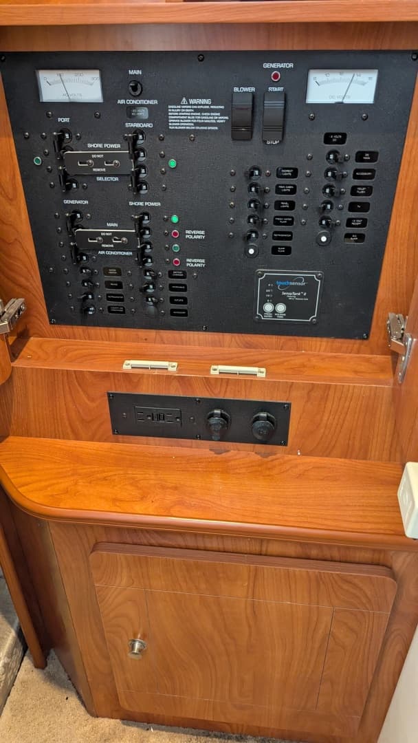 2008 Rinker 300 Express