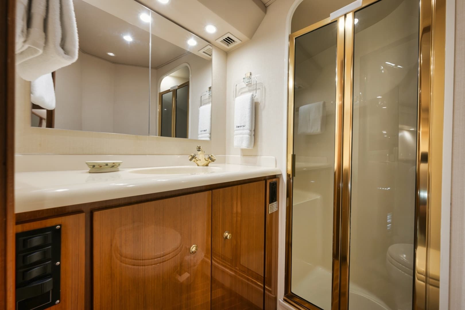 Viking 52 - THE HURRICANE - Forward Head