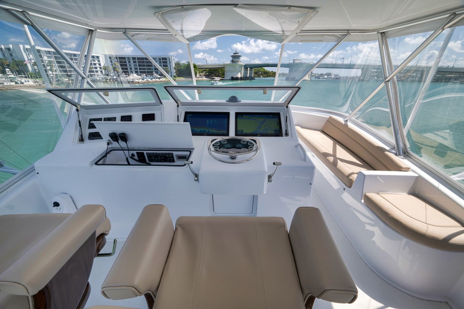 Viking 52 - THE HURRICANE - Flybridge Helm