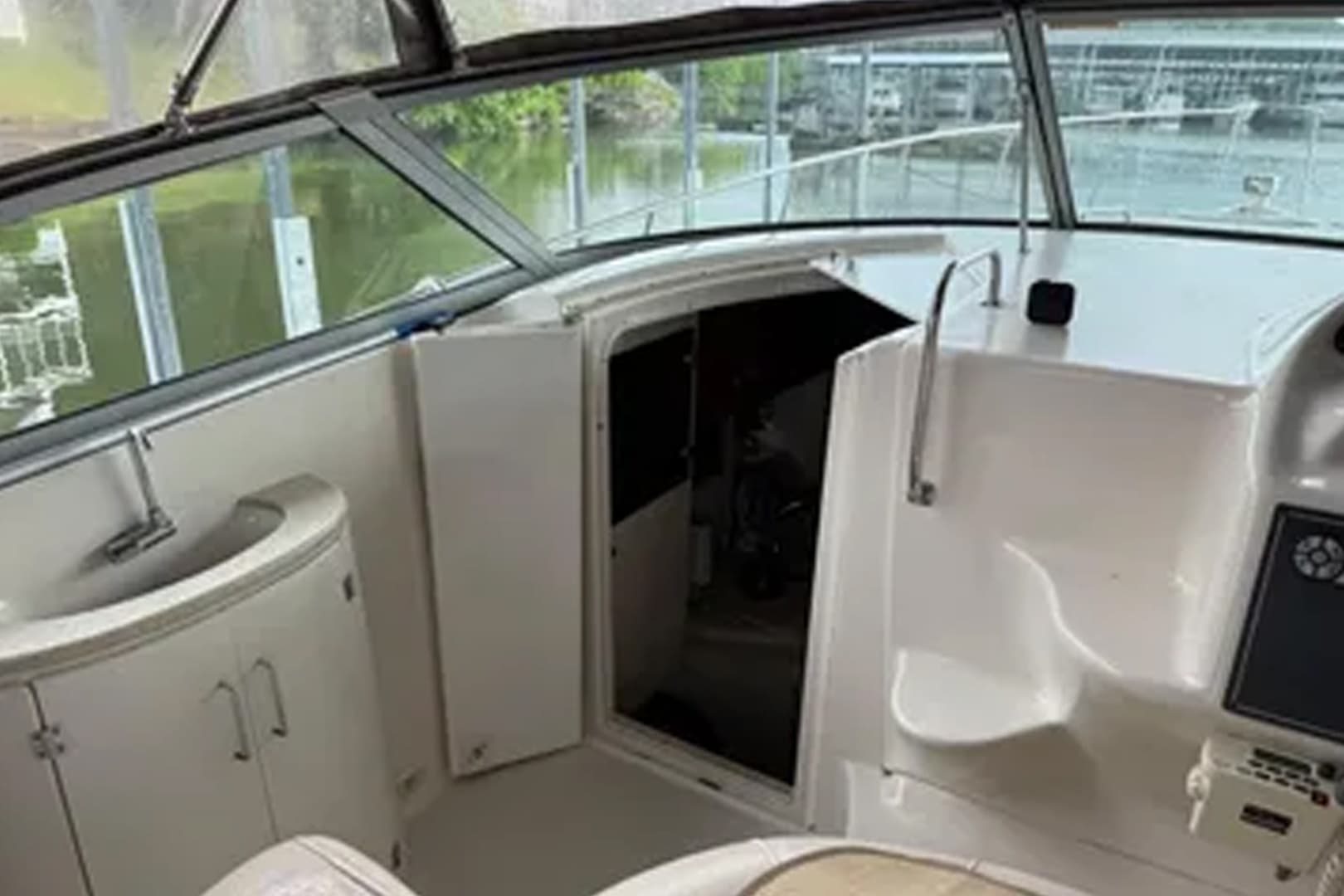 2001 Monterey 322 Cruiser