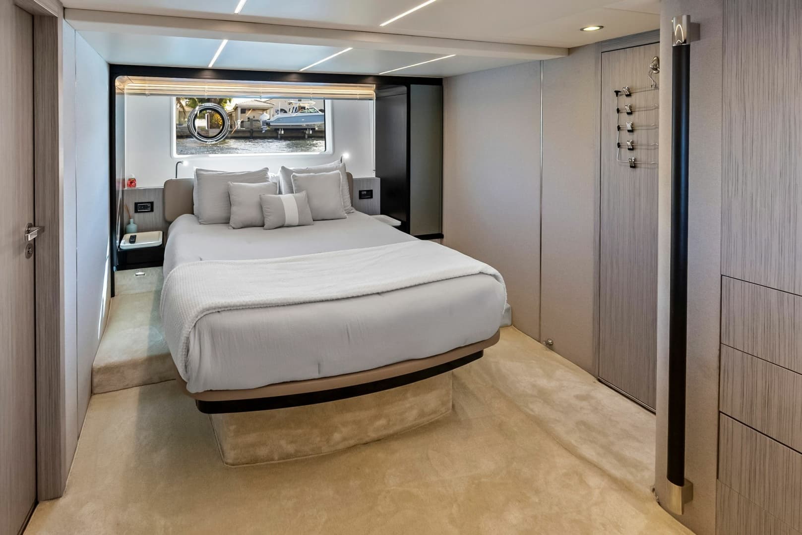 2020 Azimut Flybridge