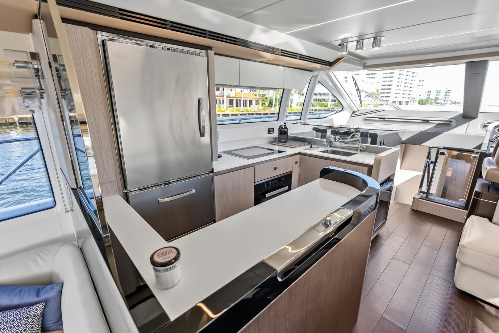 2020 Azimut Flybridge