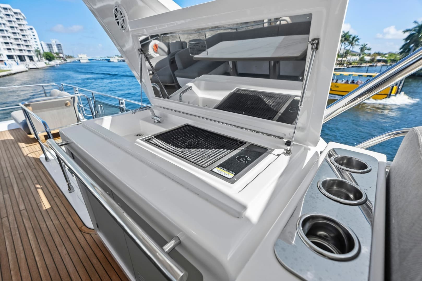 2020 Azimut Flybridge