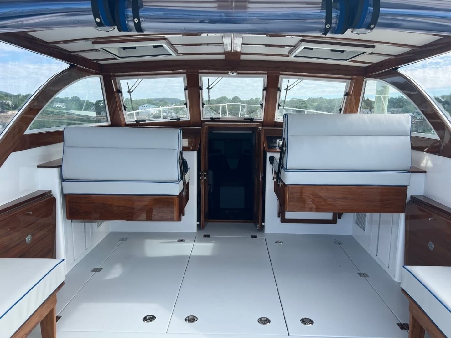 Imgi_38_2021 Ellis 36 Express Cruiser Power 10135478 20260401140230449 28