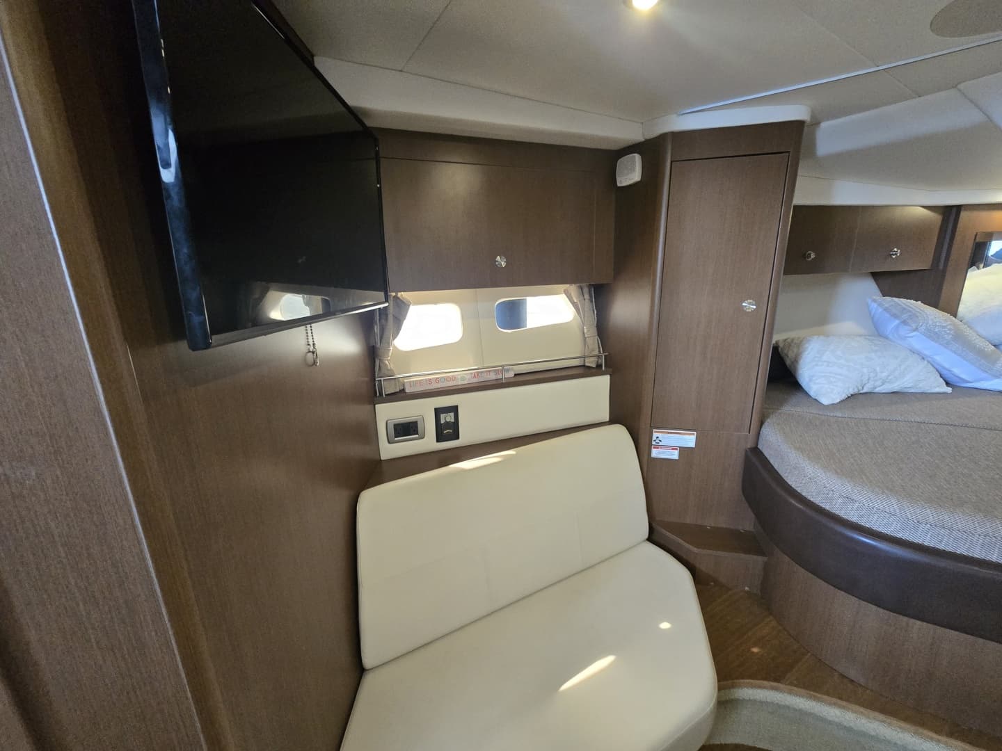 2018 Sea Ray 350 Sundancer Coupe