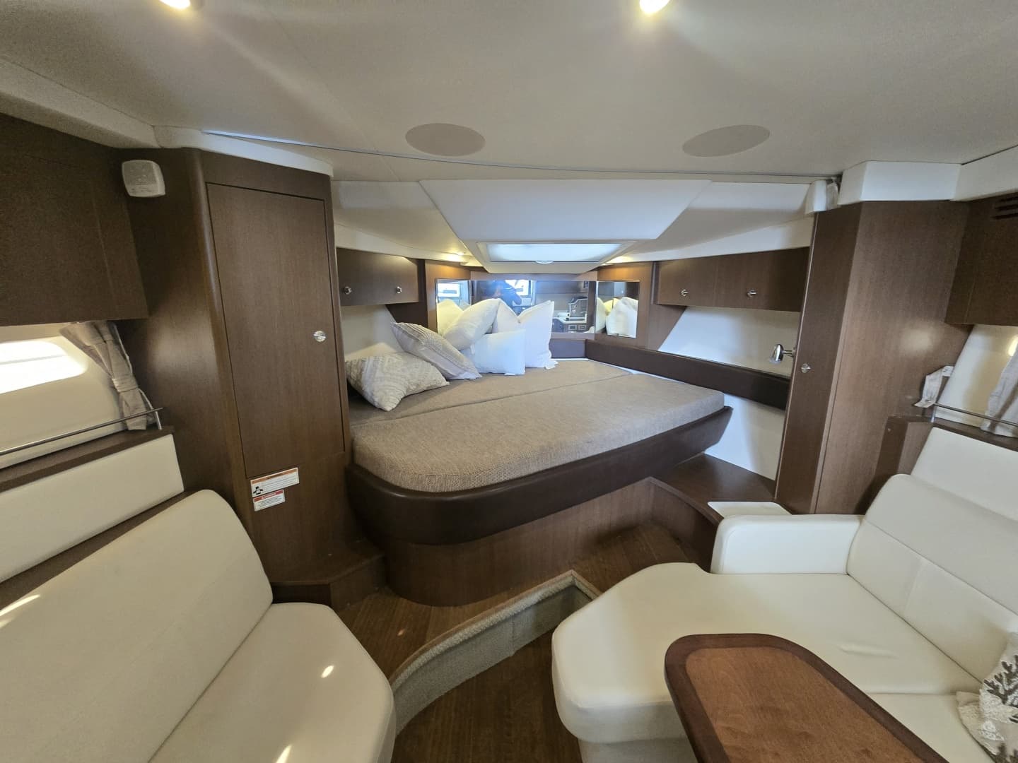 2018 Sea Ray 350 Sundancer Coupe