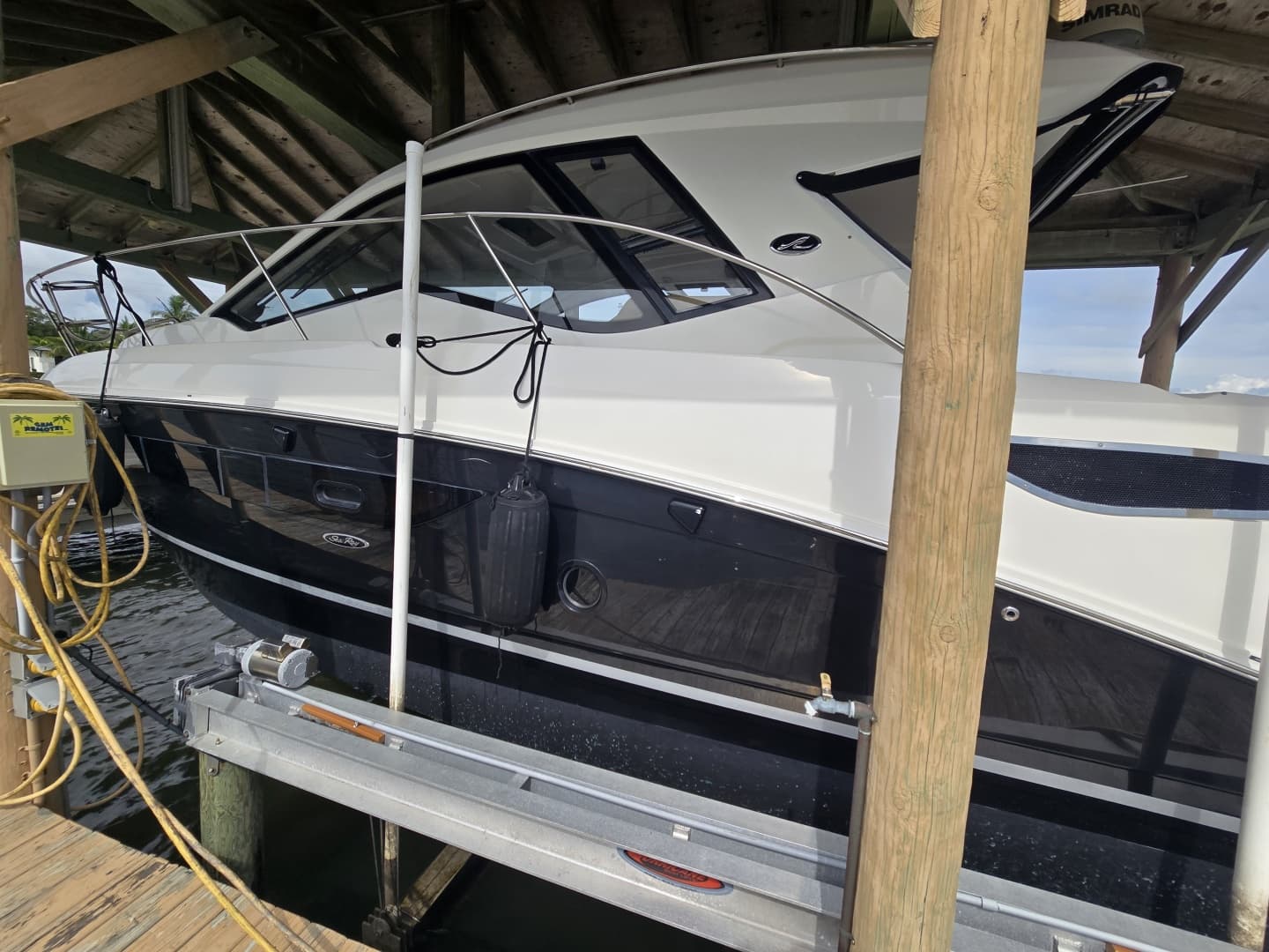 2018 Sea Ray 350 Sundancer Coupe
