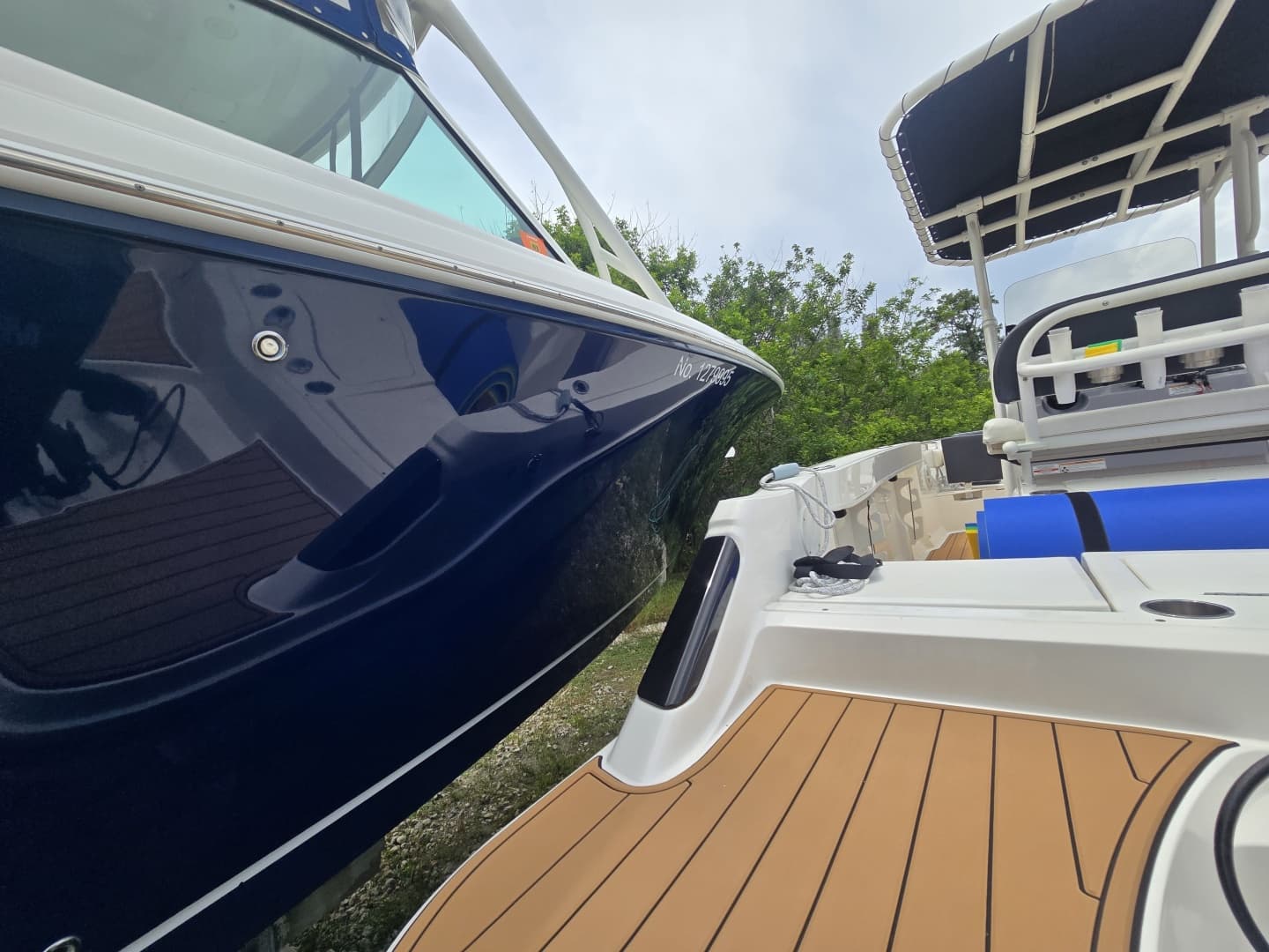 2017 Sailfish Dual Console 325