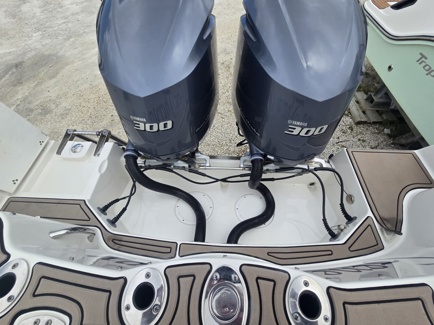 2017 Sailfish Dual Console 325