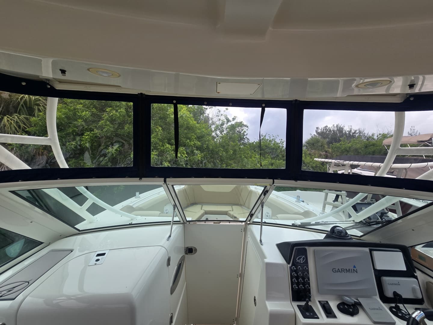 2017 Sailfish Dual Console 325
