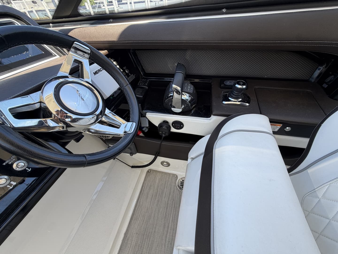 2017 Sea Ray 310 SLX