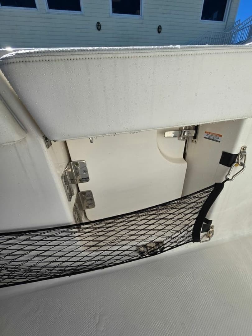 2022 Robalo R272