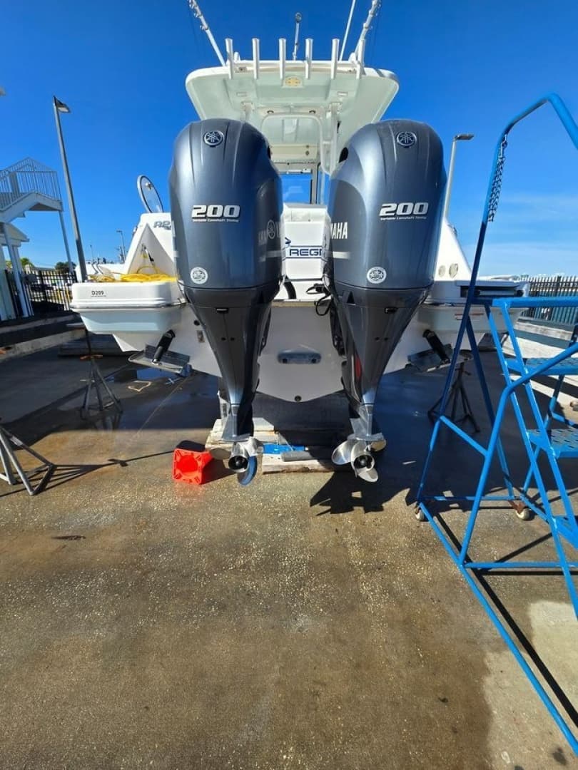 2022 Robalo R272