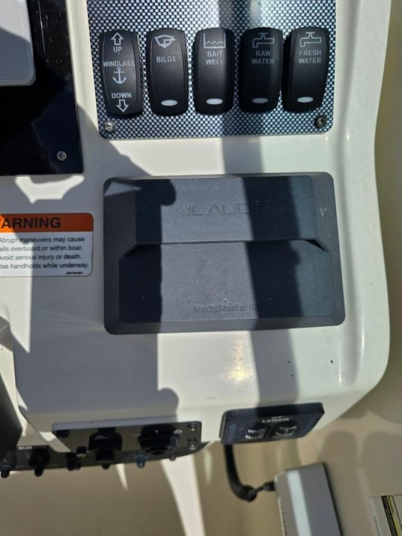 2008 Hydra-Sports 2200 DC