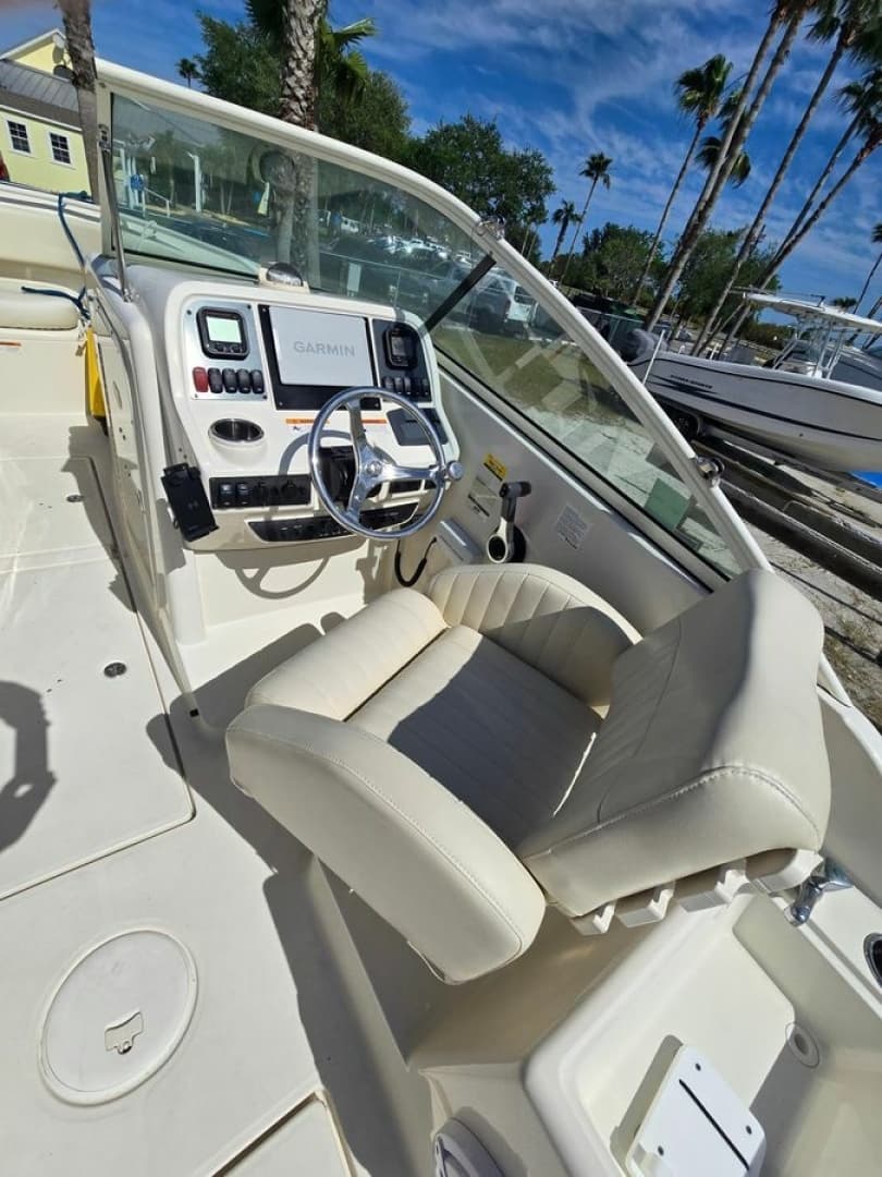 2008 Hydra-Sports 2200 DC