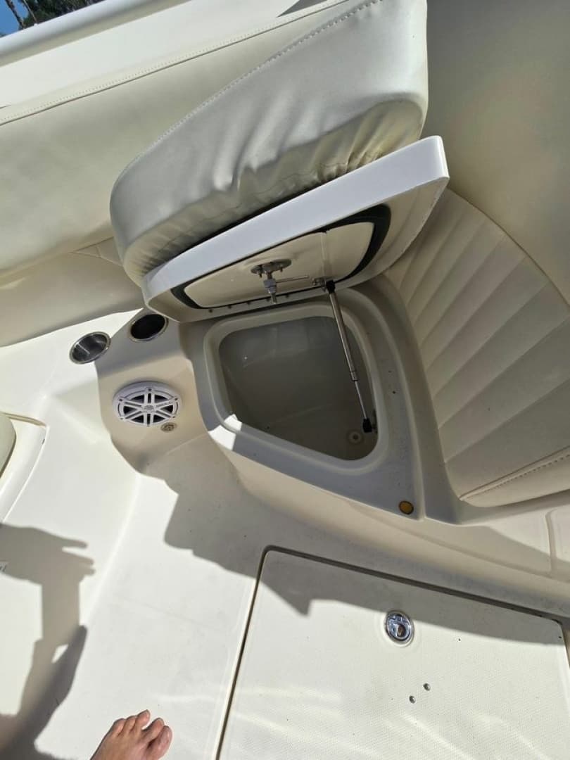 2008 Hydra-Sports 2200 DC