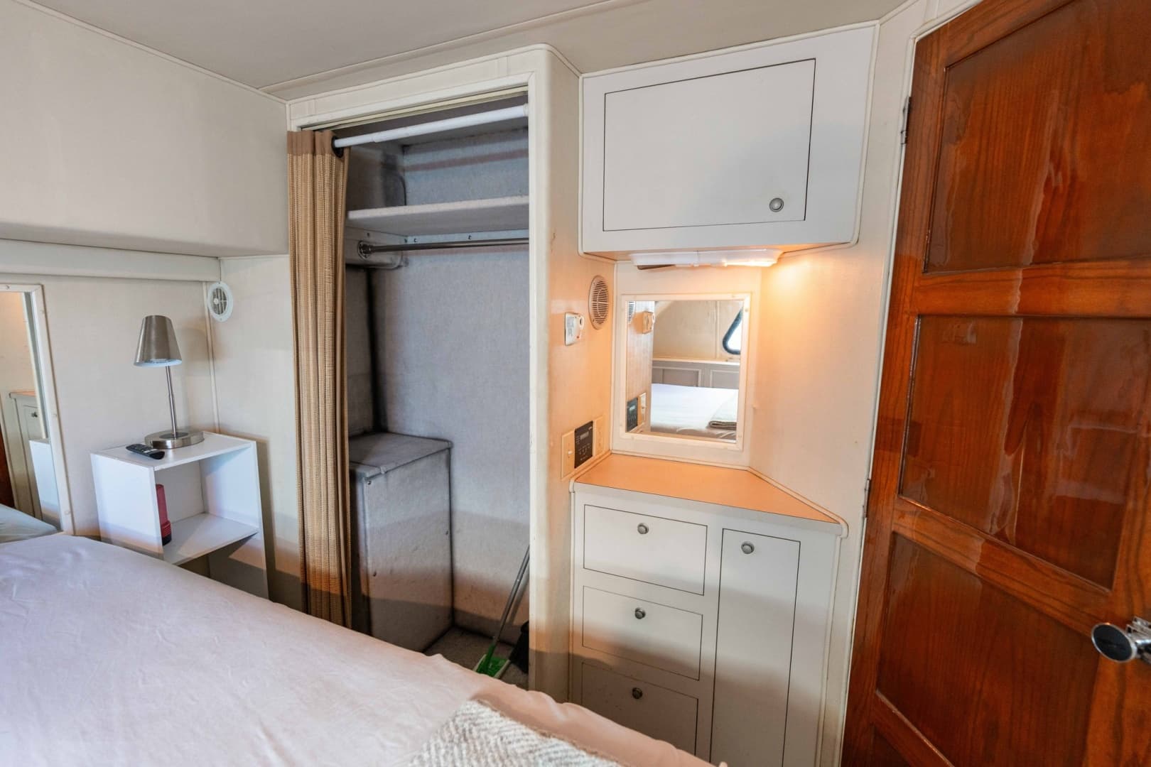 2001 Harbor Master 520 Coastal