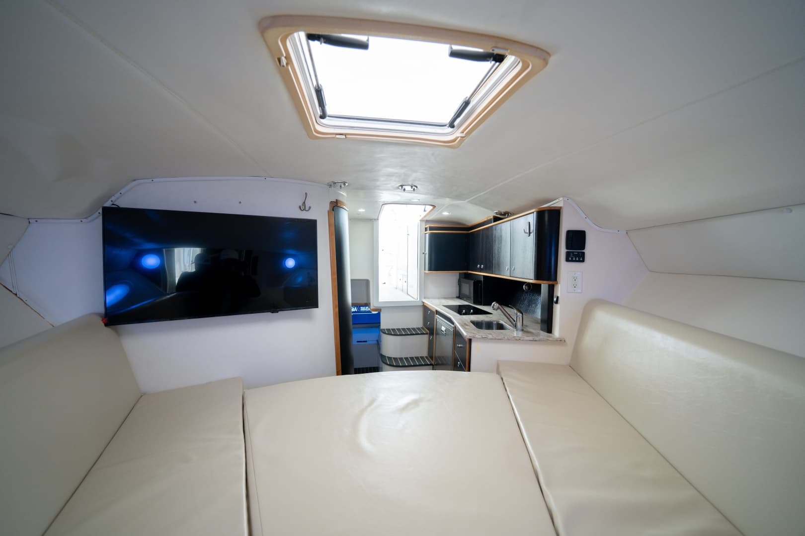 2011 Contender 40 Express