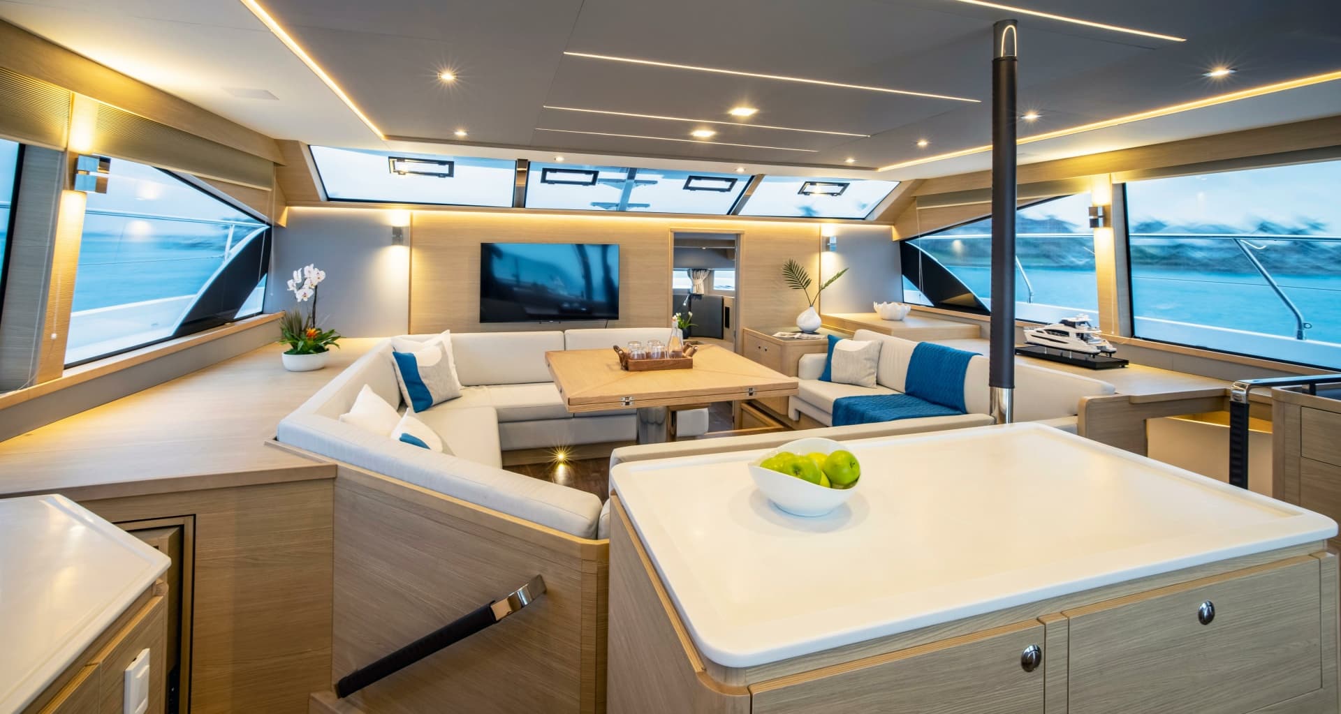 2023 Aquila 54 Yacht