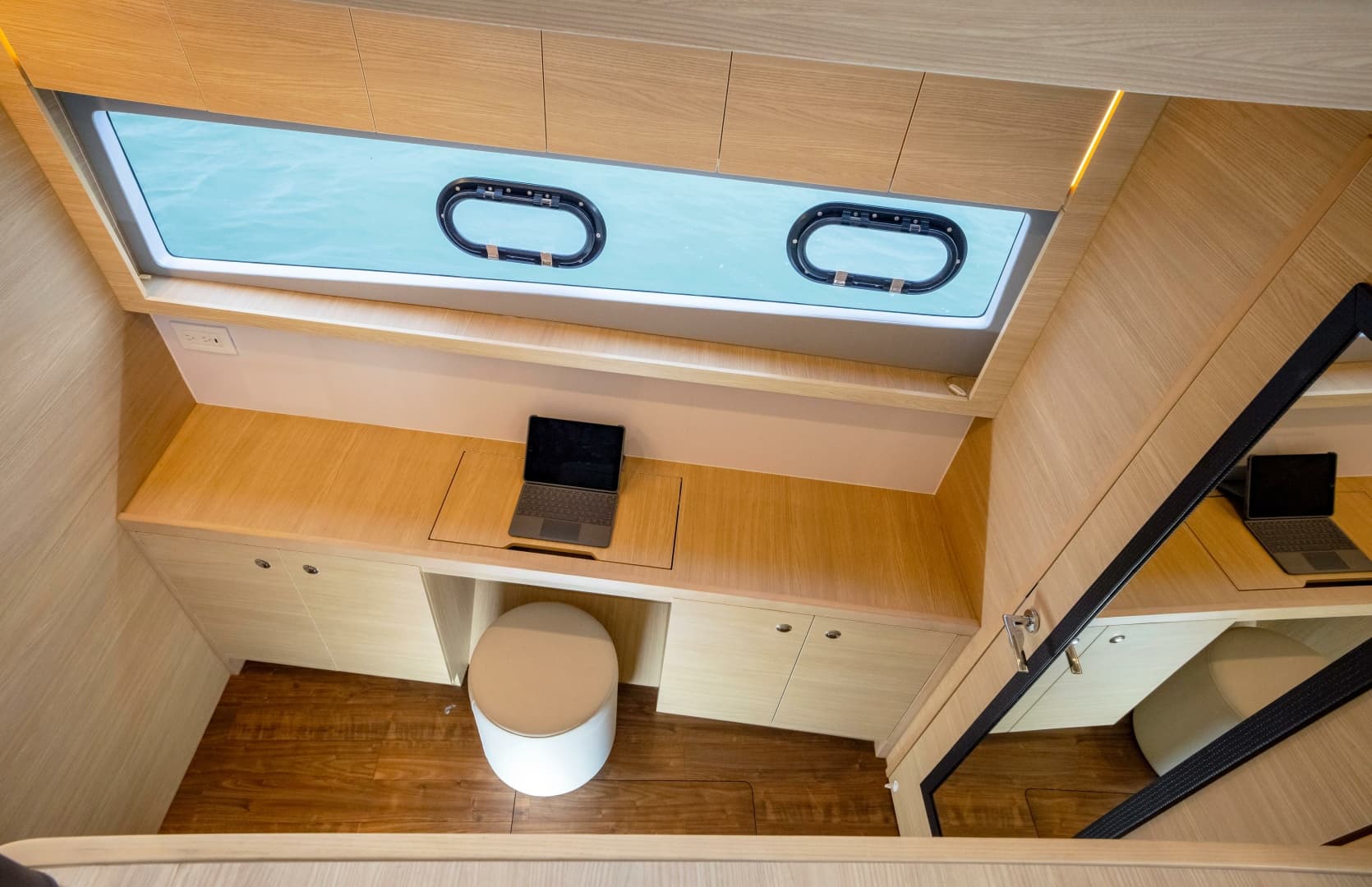 2023 Aquila 54 Yacht