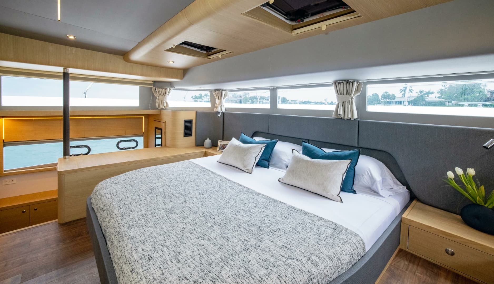 2023 Aquila 54 Yacht