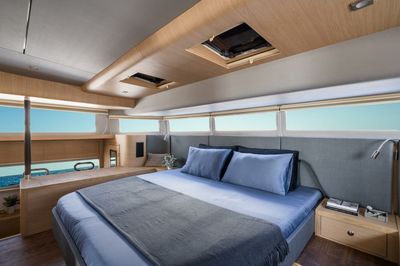 2023 Aquila 54 Yacht