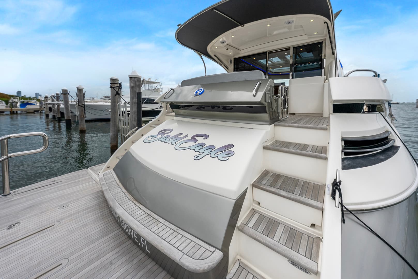 2024 Riviera 6000 SPORT YACHT