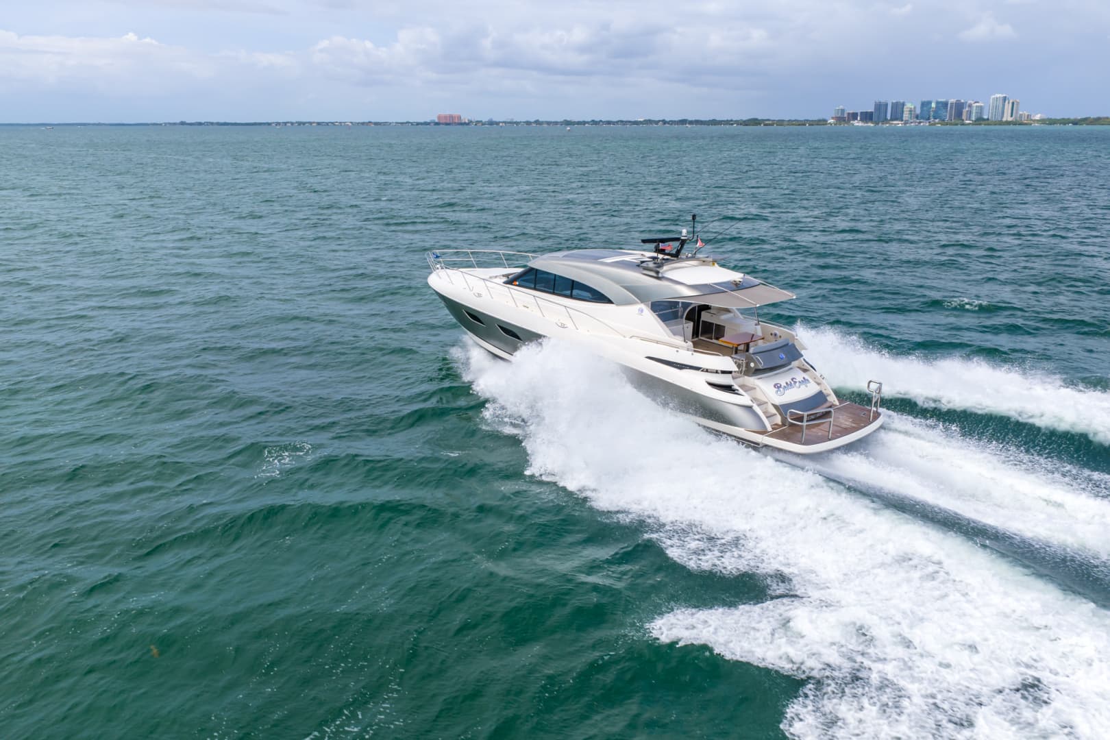 2024 Riviera 6000 SPORT YACHT