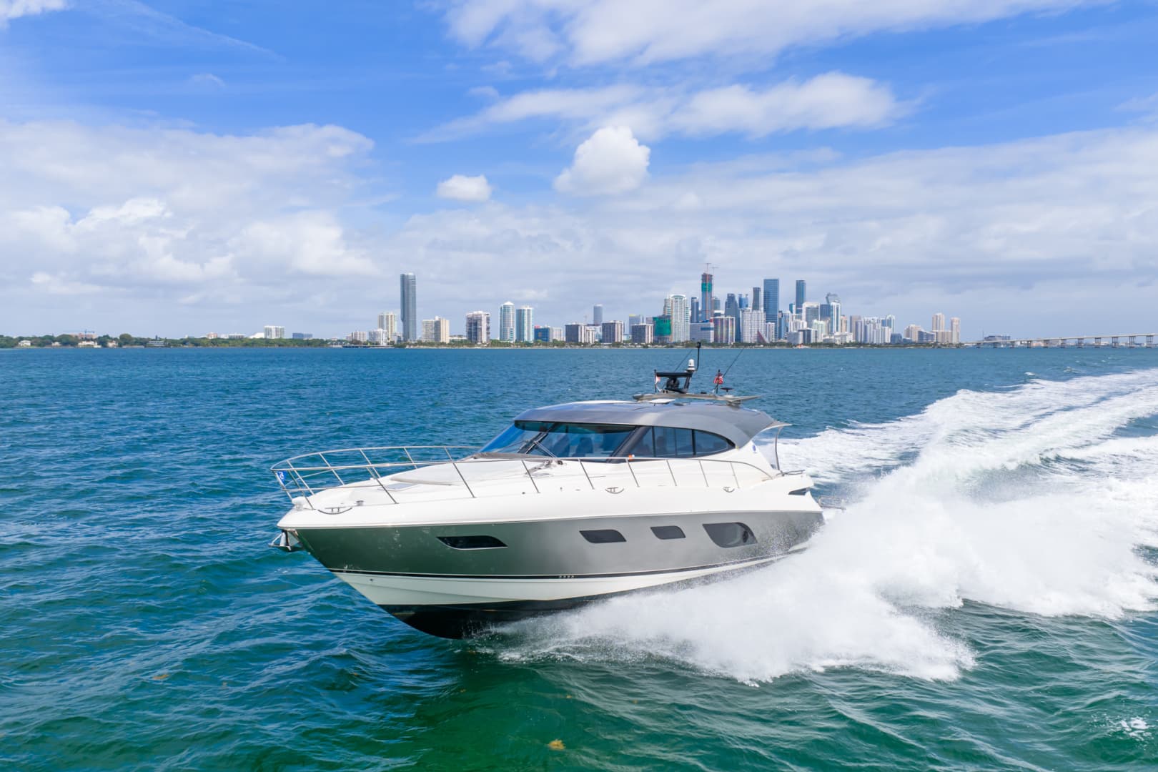 2024 Riviera 6000 SPORT YACHT