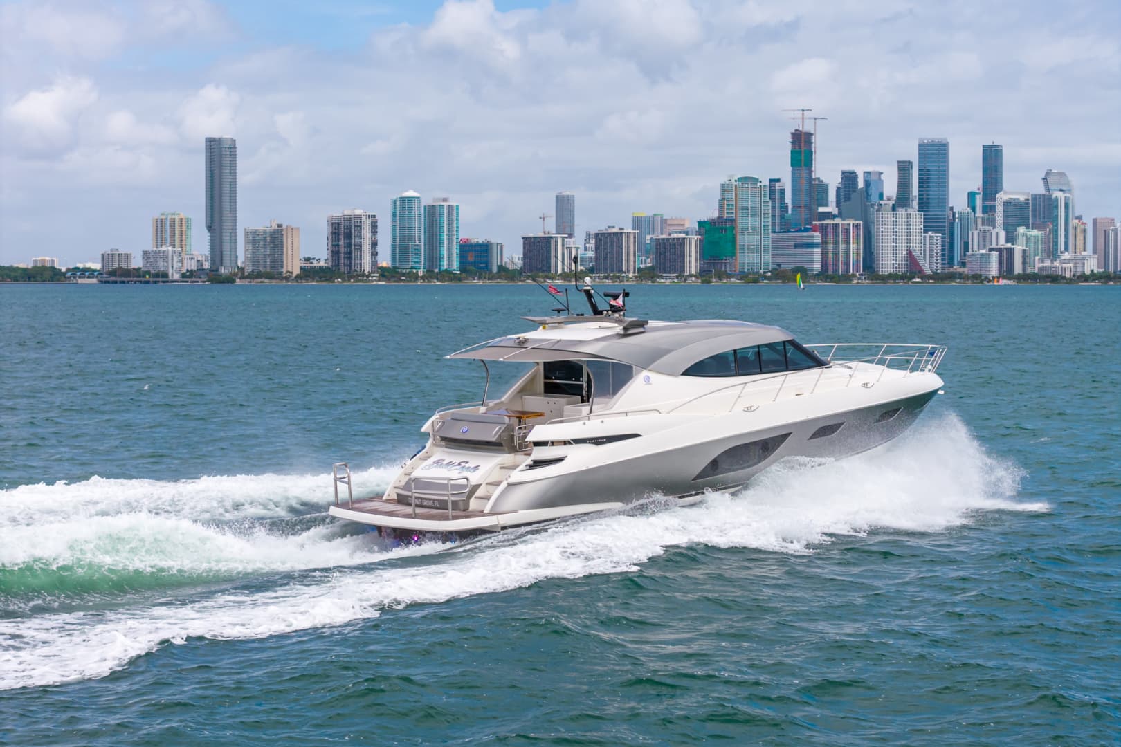 2024 Riviera 6000 SPORT YACHT